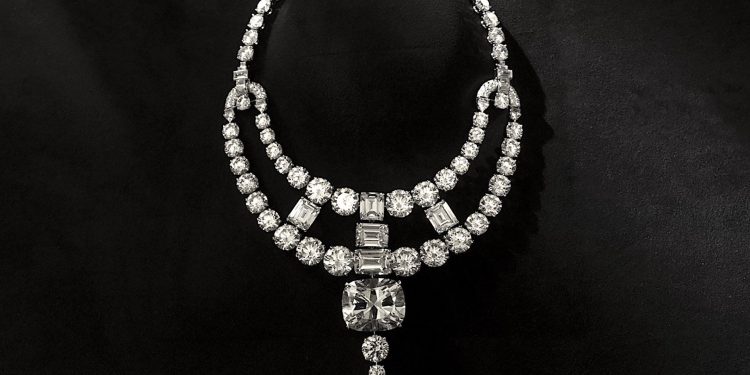 The A-List Ladies Of “Ocean’s 8” Sparkles Cartier On The Silver Screen