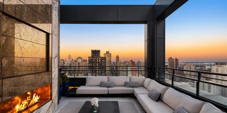 Billionaire Larry Robbins’ $55 Million Manhattan Penthouse