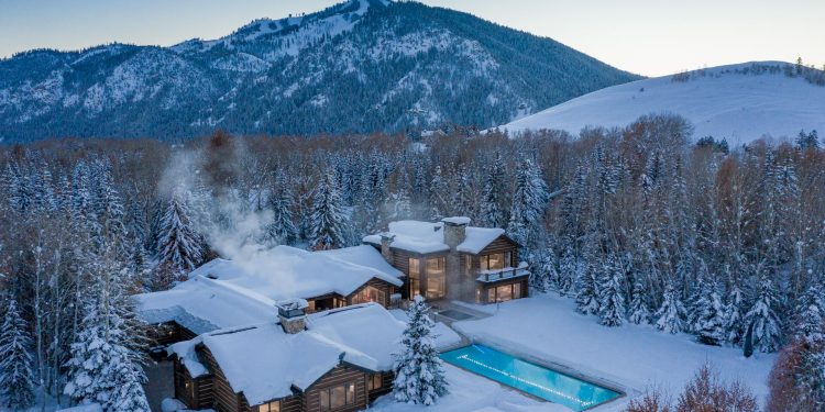 Billionaire Steve Wynn Lists Idaho Retreat for $27M