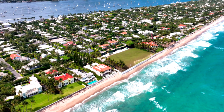 Cosmetics Billionaire William Lauder Prime Slice Of Palm Beach Waterfront Listed for $200M