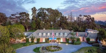 The La Jolla Estate of Billionaire Doug Manchester Is Now on the Market for $44M